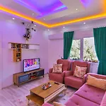 İslamlar 1 Bedroom Secluded With Private Pool Hot Tub فيلة كالكان